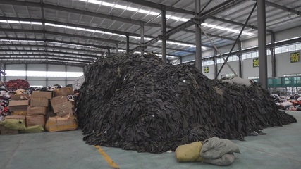 高密:新技术助力废旧衣物再生循环利用 旧衣也可换新衣