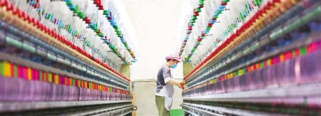 企业赶订单忙出口